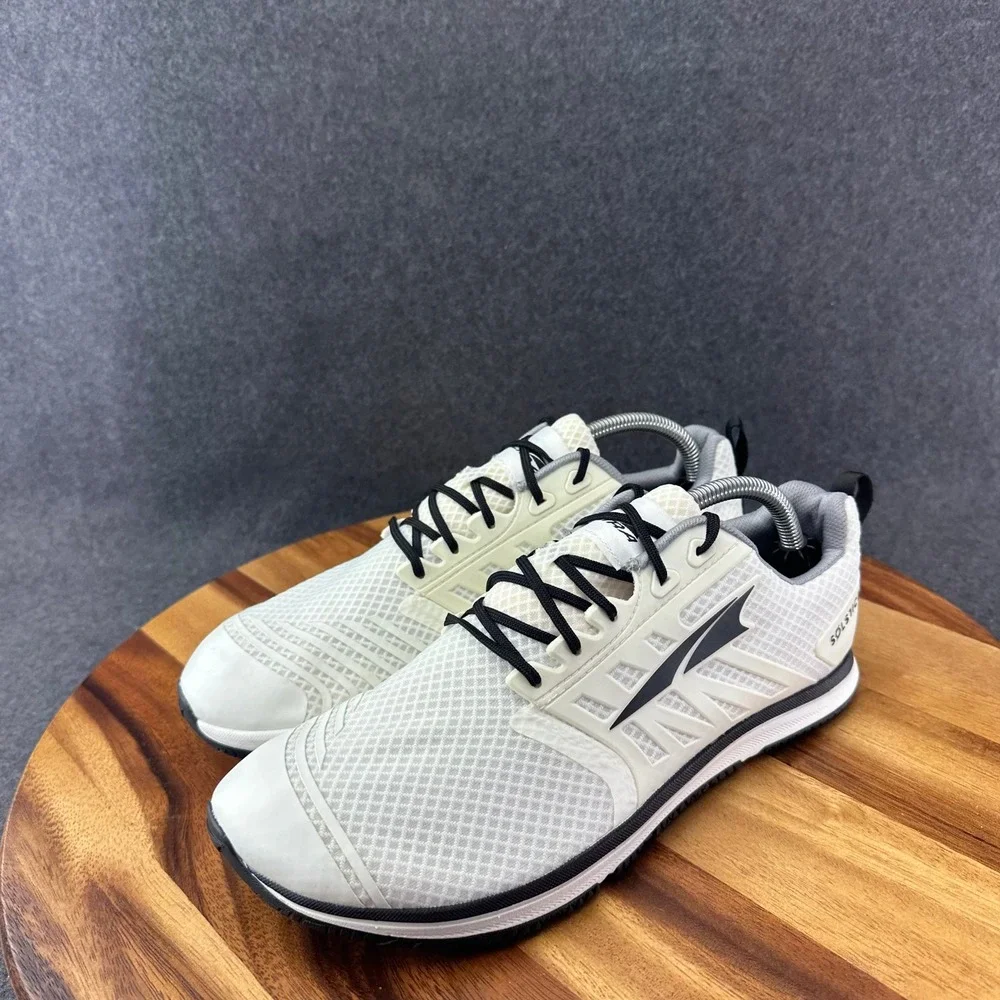 Altra Solstice XT Men's Size 9 White Mesh Running Sneakers Barely Worn